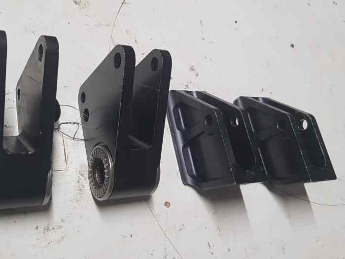 Fixations push rods AV Reynard 913/923 F3 1