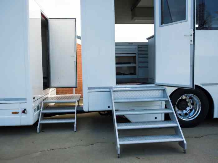 MAN TGA 18.460 rally/race service truck with Kuiper trailer 5