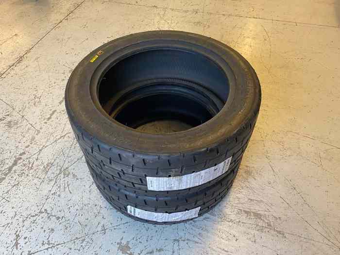 2 pneus DMACK asphalte 225 45 R17 neufs