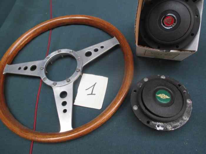 VOLANTS Les Leston / Momo / Motolita / Jaguar / Innocenti 1