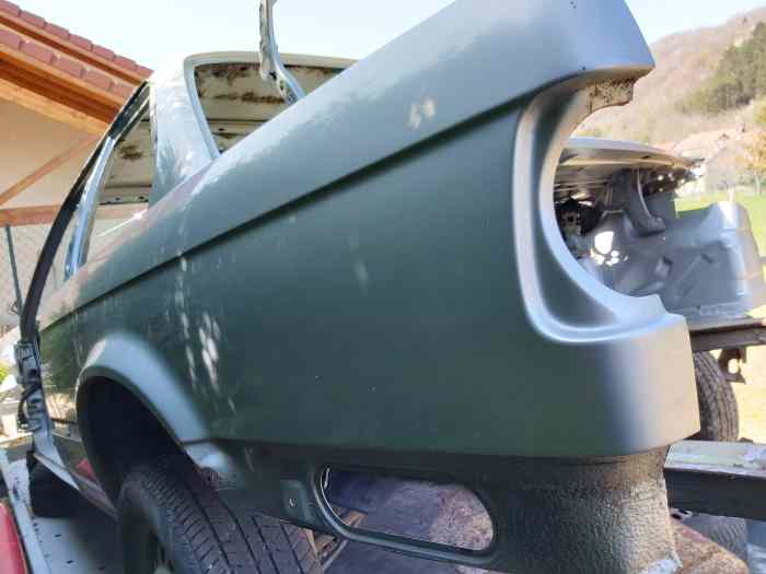 Aile arrière de bmw e30 coupé