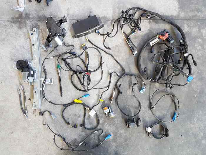 Peugeot 207 Le Mans GTI caisse e lot de pièces 3