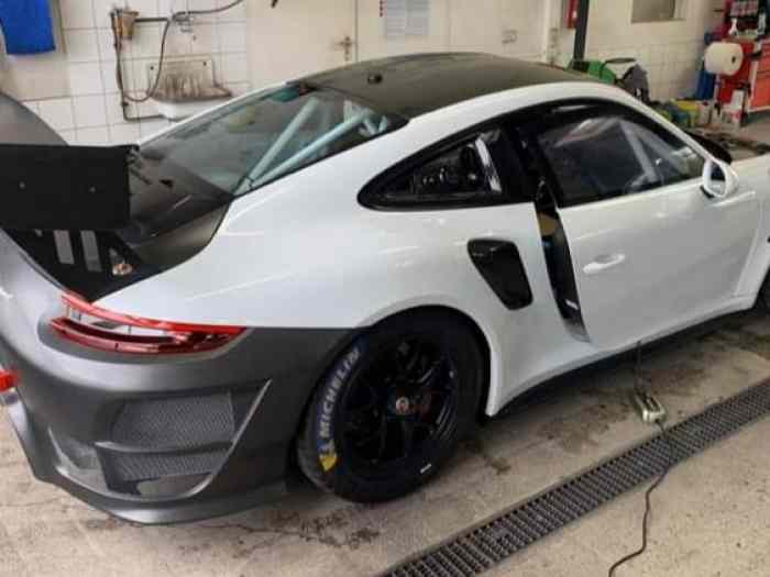 Porsche 911 GT2 RS Clubsport 3