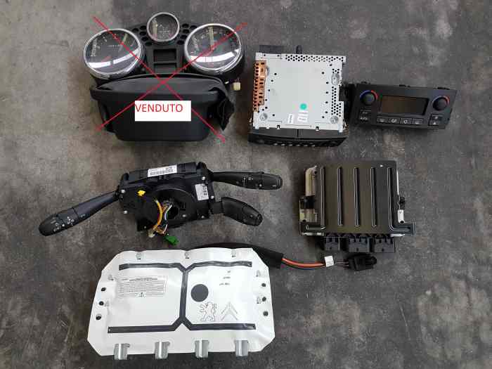 Peugeot 207 Le Mans GTI caisse e lot de pièces 2
