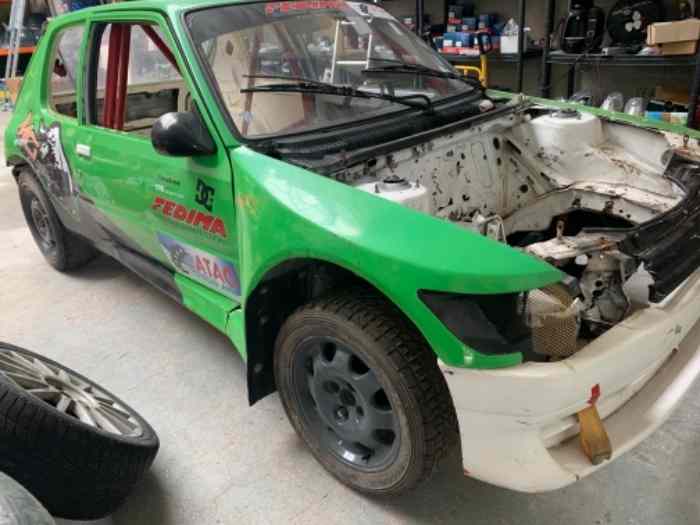 Caisse Peugeot 205 GTi avec kit large maxi