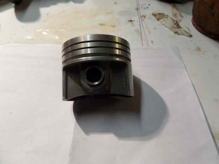 4 PISTONS FORGES NEUFS