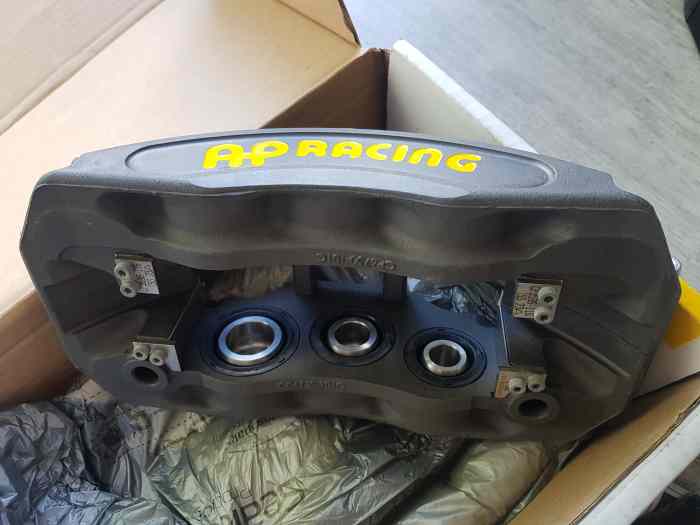 Etriers AP 6 pistons neufs 1