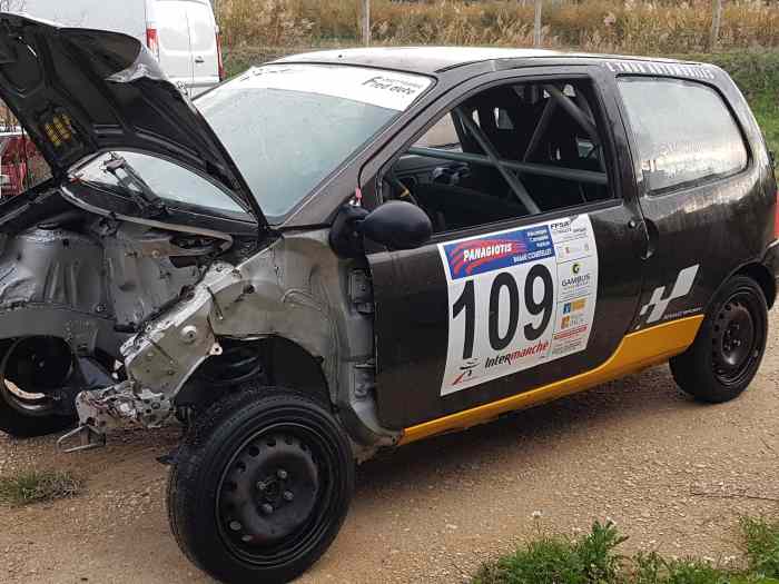 Caisse a réparer Renault Twingo F2000 11 avec son passeport – photo 3 sur 6