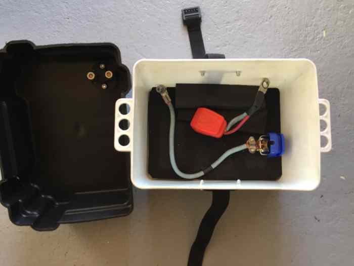 Bac à batterie avec coupe-circuit intégré 2
