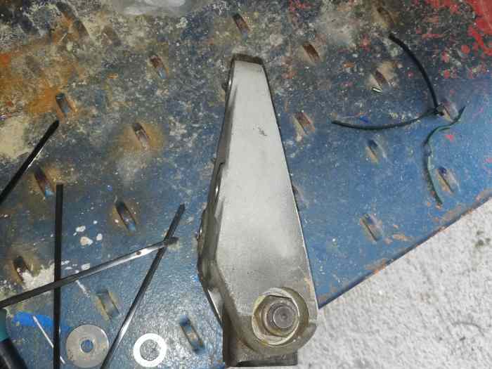 Support moteur clio gra 1