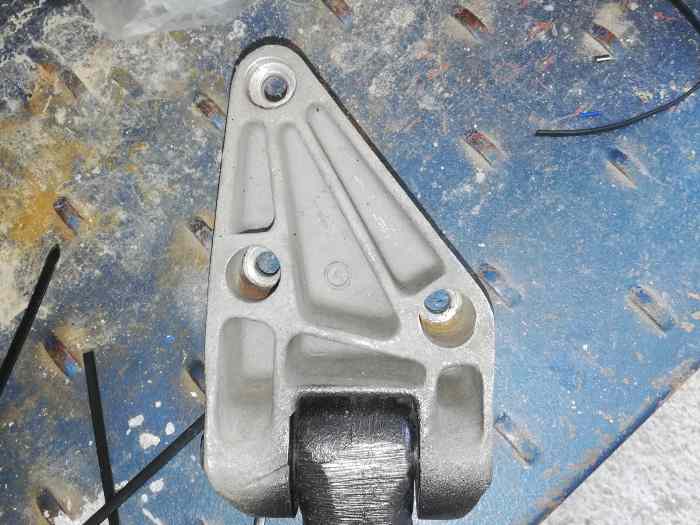 Support moteur clio gra 0