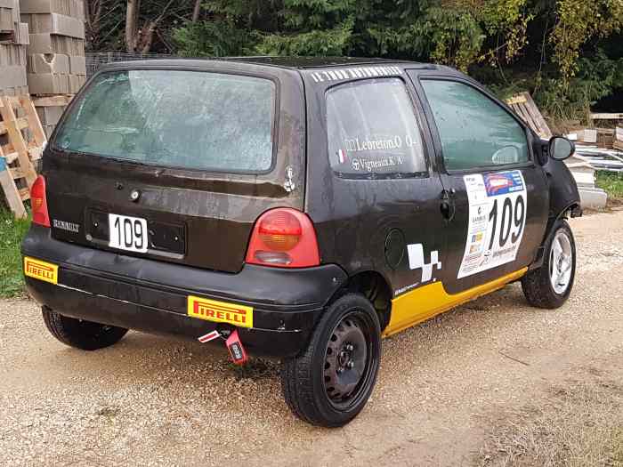 Caisse a réparer Renault Twingo F2000 11 avec son passeport – photo 1 sur 6