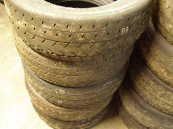 Lot pneus racing Pirelli D3 et D5 1