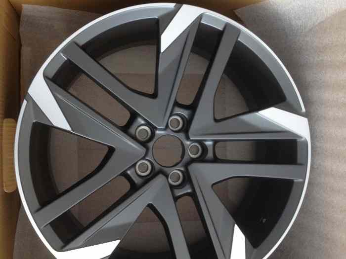 DESTOCKAGE JANTE PEUGEOT 308 GTI 270