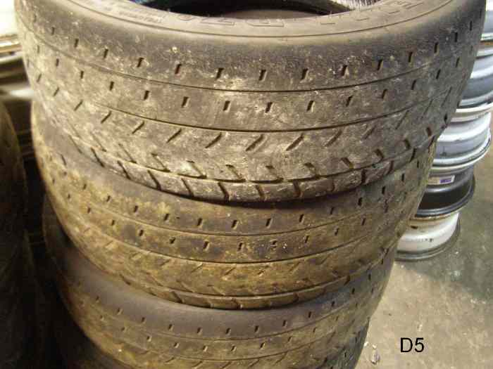 Lot pneus racing Pirelli D3 et D5 2