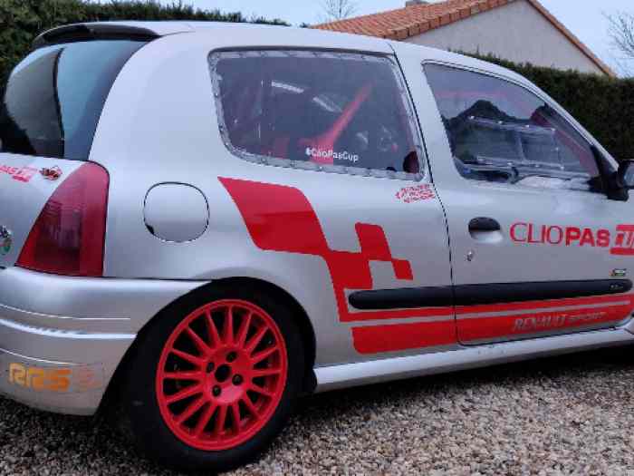 Renault Clio 2 RS phase 1 pistarde trackday circuit 1