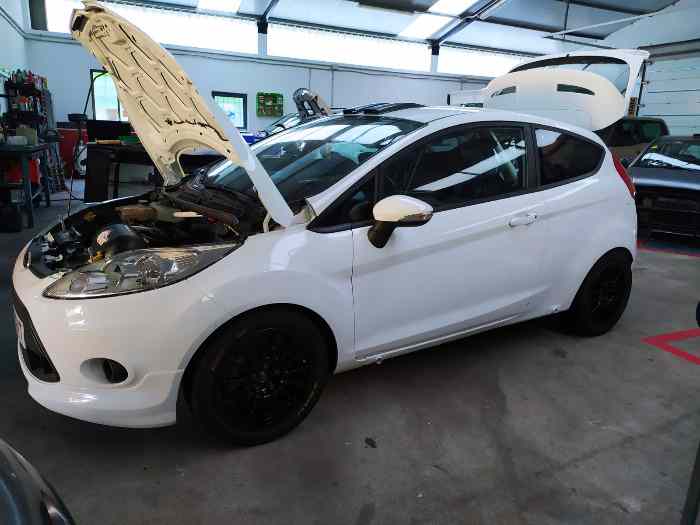 vend Fiesta R2 atmo voiture neuf