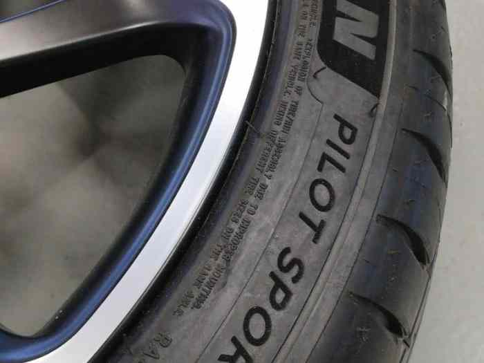 VENDUES 4 Roues RCZ Solstice Mat Black neuves montées Michelin Pilot 235/40/19 2