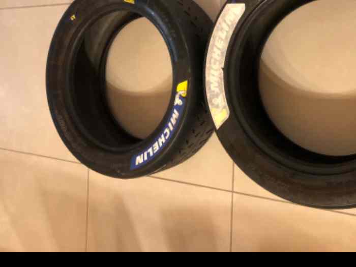 2 pneus Michelin R11 en 16 NEUFS 1
