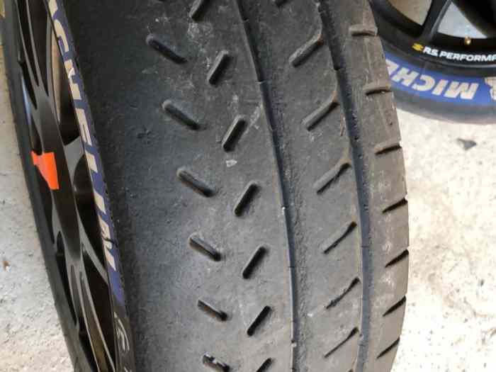 Pneus Michelin 16 0