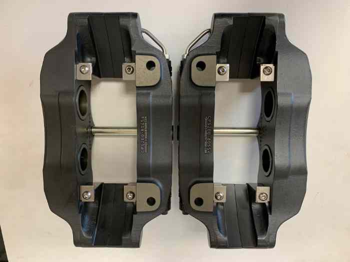 2 ETRIERS AP RACING 4 PISTONS CP5200 NEUFS 2