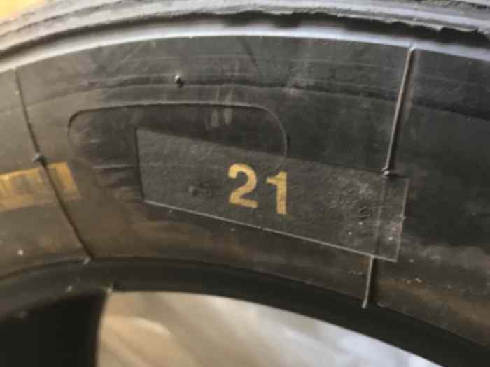 Vends pneus Michelin R21 17 pouces 2