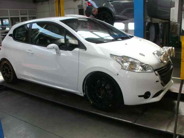 NOUVELLE PEUGEOT 208 R2 0 KM. FULL EVO + FULL SPEC. 0