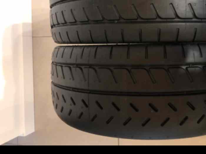 2 pneus Michelin R11 en 16 NEUFS 0