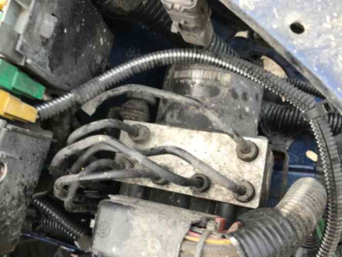Boîtier ABS Peugeot 206 2L hdi