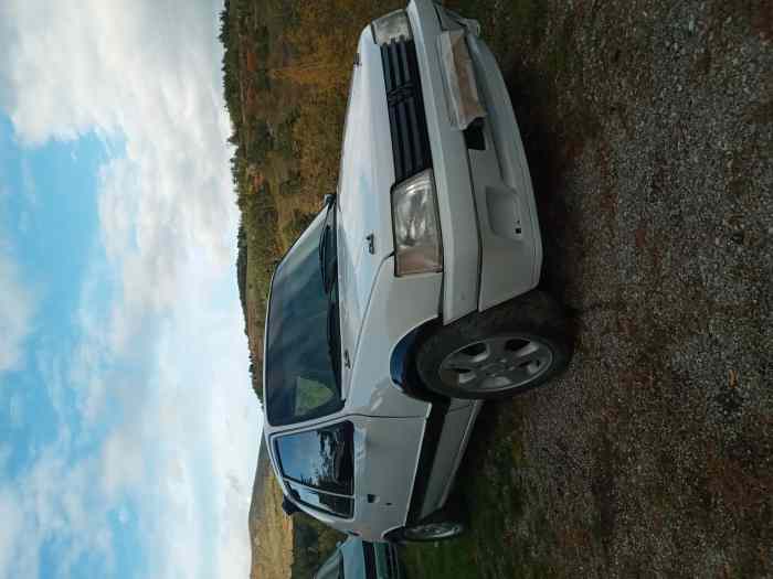 A finir 205 gti f2000 14