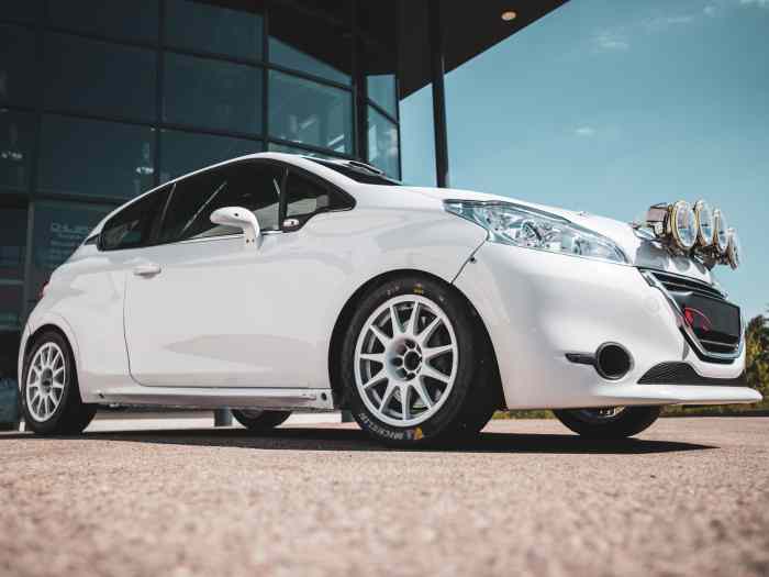 CHL SPORT AUTO VEND PEUGEOT 208 R2