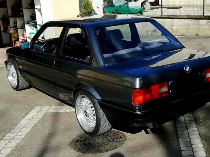 BMW 325i e30 préparée 2