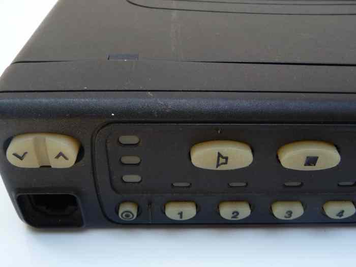 MOTOROLA – Radio GM350 – 4 canaux + Antenne et câbles etc.. 5