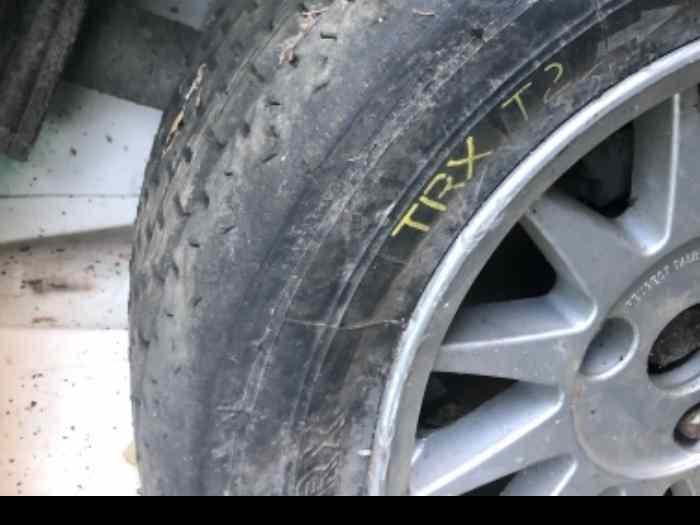 Recherche pneu trx 340