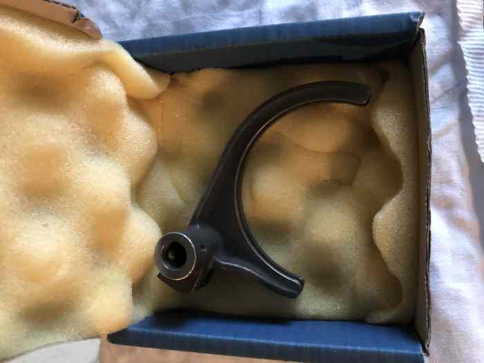 VENDUE fourchette neuve 4/6 SADEV STDSA 0