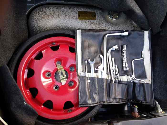Seulement 554 ex. PORSCHE 930 Turbo 3.3, AM 1989, Boite 5 G50 , CG Française, Toit ouvrant full options – photo 4 sur 6