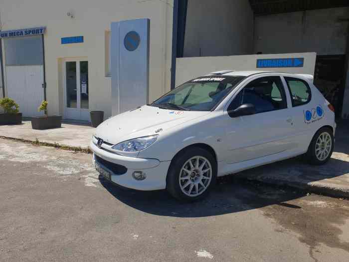 LOCATION - PEUGEOT 206 F2013