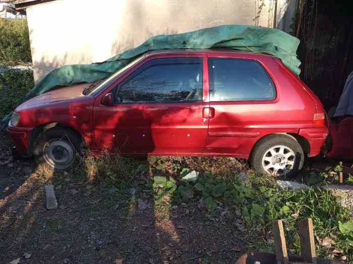 A vendre 2 véhicules Peugeot 106 0