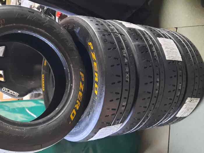 lot pneu pirelli PZERO NEUF 15 pouces et 16 pouces 0