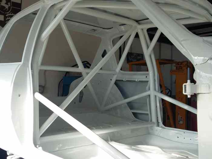 Caisse Neuve 205 VHC 3