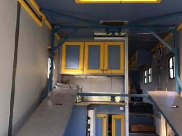 Semi VL Iveco double cabine équipé transport monoplaces et couchage 4 personnes 2