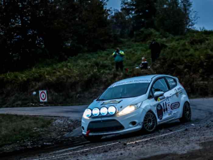 Ford FIESTA R2 0