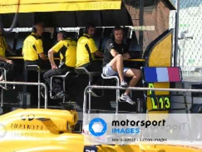 PITWALL EX RENAULT F1 1