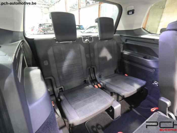 VOLKSWAGEN Touran 2.0 TDi SCR 150cv R-Line DSG Aut. - 7 PLACES -70200KM-2017 3