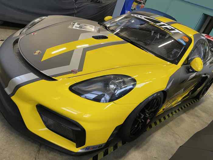 Porsche Cayman GT4 MR 718 0