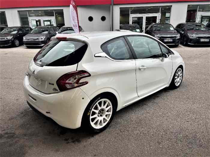 208 R2 à vendre 2