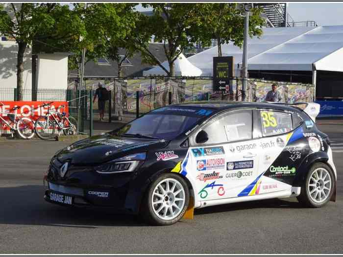 Clio 4 RS f2000 0
