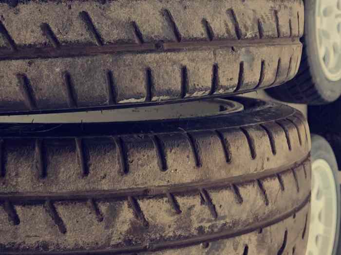 Pneus kumho tm02 tw02. Presque neuf urgent 5