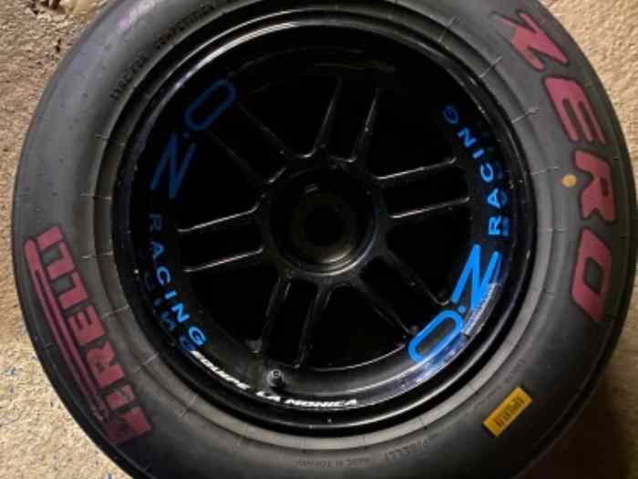 Pneus Pirelli course de côte mono / proto