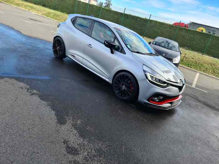 Clio 4 rs trophy 0